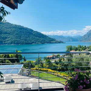 Vela Di Soleville Vista Con Ristorante E Pizzeria Sale Marasino